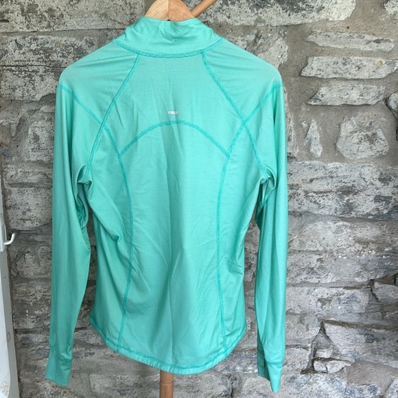 Activewear top​ - Picture 3 of 6